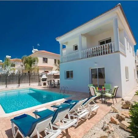 Carilisto Big 4 Bedrooms In Center Of Willa