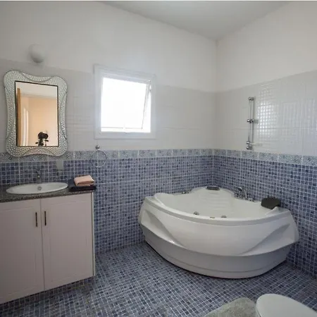 Carilisto Big 4 Bedrooms In Center Of Aya Napa