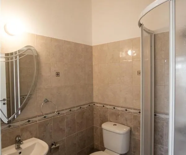 Carilisto Big 4 Bedrooms In Center Of