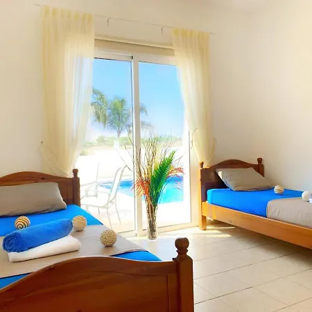 Villa Carilisto Big 4 Bedrooms In Center Of Agia Napa