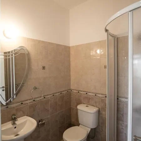 Carilisto Big 4 Bedrooms In Center Of