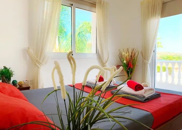 Carilisto Big 4 Bedrooms In Center Of Вилла Айя-Напа