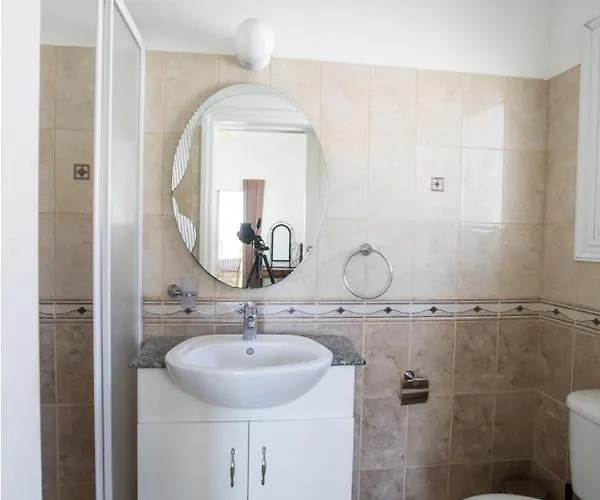 Вилла Carilisto Big 4 Bedrooms In Center Of Айя-Напа