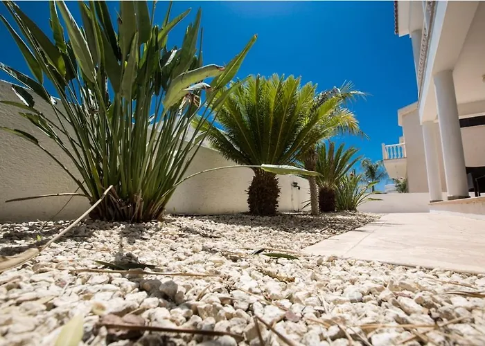 Carilisto Big 4 Bedrooms In Center Of * Айя-Напа