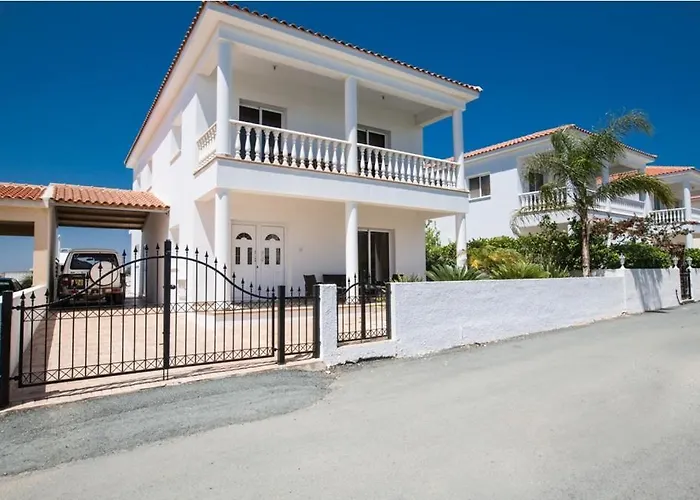 Carilisto Big 4 Bedrooms In Center Of Вилла Айя-Напа