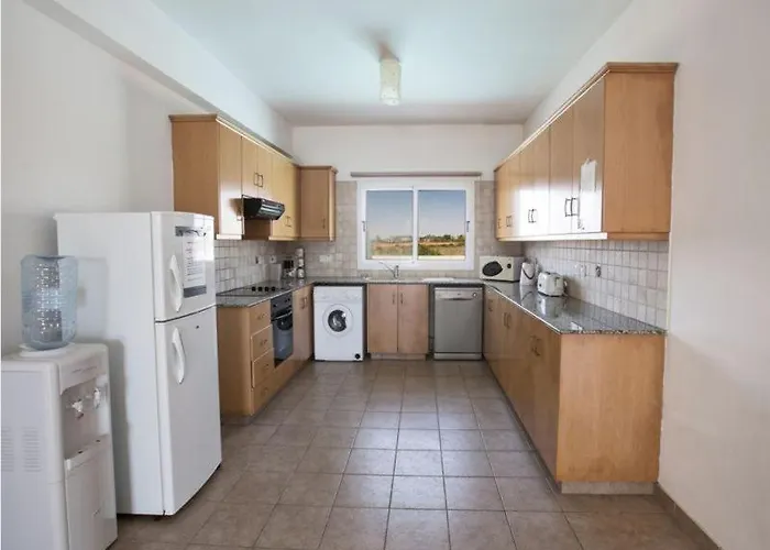 Carilisto Big 4 Bedrooms In Center Of Вилла