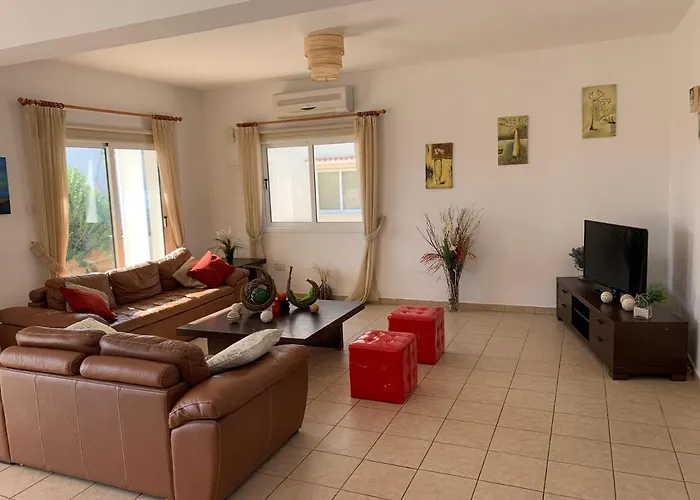 Carilisto Big 4 Bedrooms In Center Of Villa