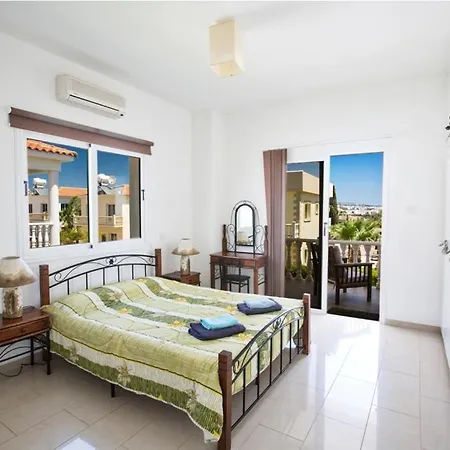 Carilisto Big 4 Bedrooms In Center Of Villa